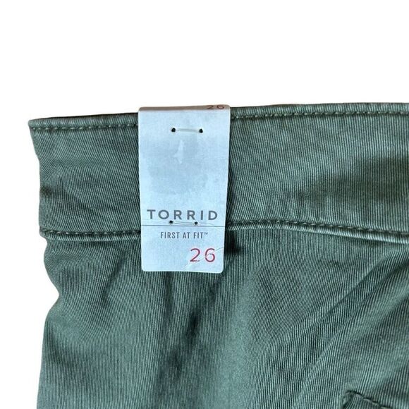 Torrid Shorts Plus Size 26W Olive Green NWT Button Front - Picture 3 of 6